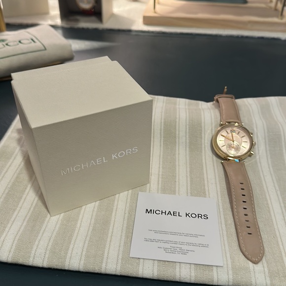 Authentic Michael Kors Women’s Watch, MK-2529 in Rose Gold and Light Tan Leather - Picture 14 of 15